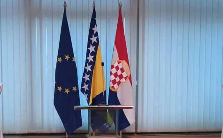 zastava-herceg-bosna-parlamentbih-facebook-15decembar22 (1)